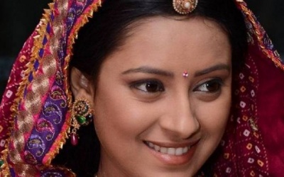 Fan của 'Cô dâu 8 tuổi' treo cổ tự tử theo thần tượng trước mặt con