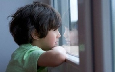 Con 3 tuổi chưa biết nói, khó giao tiếp có phải tự kỷ không?