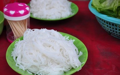 Cách phân biệt bún nhiễm hóa chất và bún an toàn