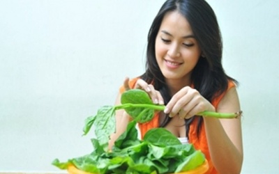 Mát da, đẹp mặt nhờ mồng tơi