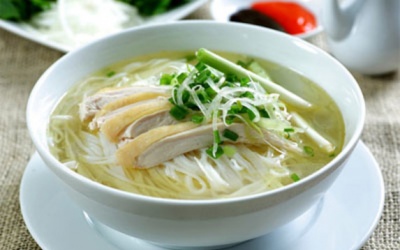 Thịt gà bẩn độc trà trộn vào các quán phở, làm sao phân biệt?