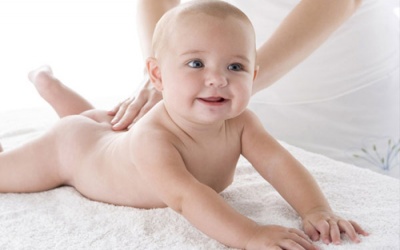 Bố phải làm gì nếu bé bị rôm sảy khi mẹ vắng nhà?