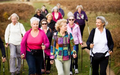 Người già nhất định phải chuẩn bị những thứ này khi đi du lịch