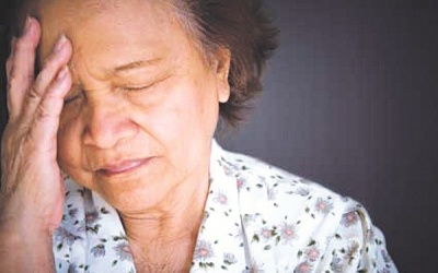 Thường xuyên đau đầu, chóng mặt hay ngất xỉu phải làm thế nào?