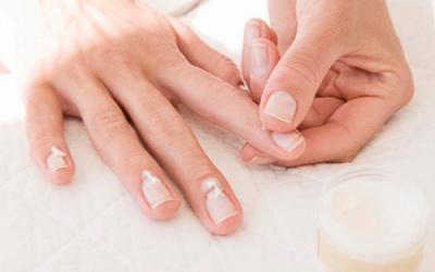 8 cách trị nấm móng bằng dầu cây trà