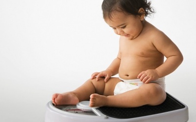 Vì sao bé ăn nhiều nhưng chậm tăng cân?