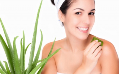 Những cách xóa mờ vết nhăn trên da bằng lô hội