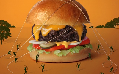 Bữa trưa cuối tuần nhanh gọn với hamburger bò pho mát