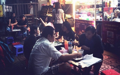 Quán đậu hũ thối đông khách giữa lòng Sài Gòn