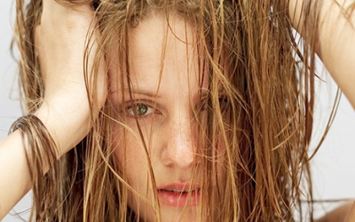 'Chữa cháy' cho tóc bết dầu xấu xí