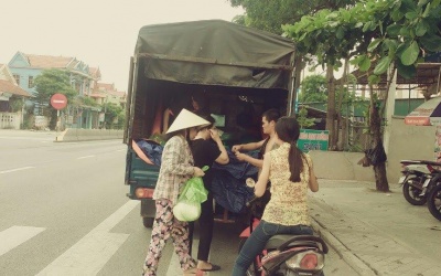 Dân mua mắm, muối về tích trữ