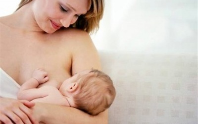 Tác dụng không ngờ từ sữa mẹ