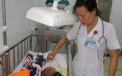 Bộ trưởng Bộ Y tế khen ngợi bệnh viện cứu sống thai nhi từ người mẹ chết lâm sàng