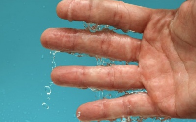 Giảm mồ hôi hai bàn tay cùng các sản phẩm thảo dược