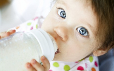 Tuyệt đối không cho trẻ uống sữa với những thứ này!