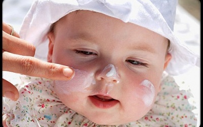 Có nên dùng kem chống nắng cho trẻ?