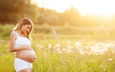 Mẹ bầu chăm chỉ phơi nắng giúp hạn chế hen suyễn cho con