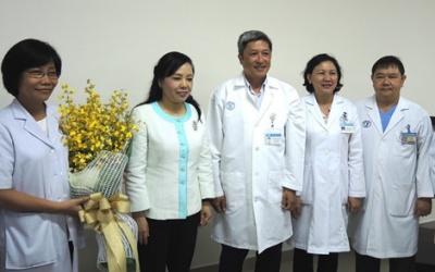 Bộ trưởng Y tế tặng kỷ niệm chương tri ân gia đình hiến tạng xuyên Việt