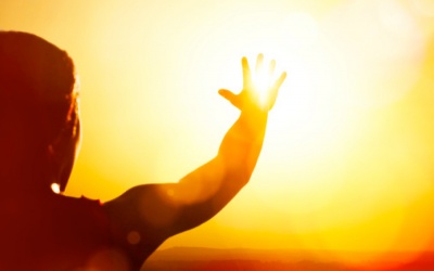 Vì sao nắng gắt gây 'độc' cho da?