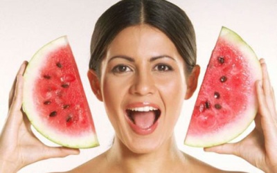 Đẹp da với mặt nạ vỏ dưa hấu cực lạ