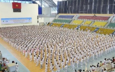 Kỷ lục Việt Nam mới: Người cao tuổi đồng diễn thể dục dưỡng sinh đông nhất