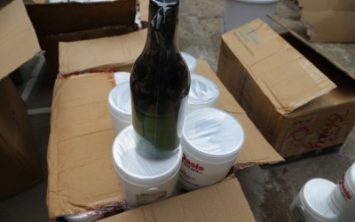 Bắt giữ nhiều mỹ phẩm không nhãn mác nhập lậu Trung Quốc