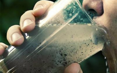 Uống nước nhiễm chì ảnh hưởng đến cơ thể bạn như thế nào?