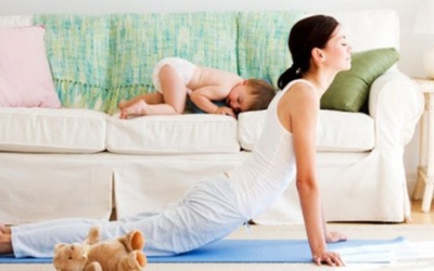 6 động tác Yoga giúp lấy lại vóc dáng cho phụ nữ sau sinh