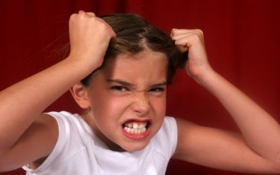 Trẻ tự kỷ muốn nói điều gì qua những “hành vi phá hoại”?