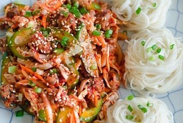 Lạ miệng với nộm ốc chua cay