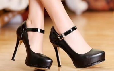 Mẹo hay giúp chị em đi giày cao gót không sợ đau chân