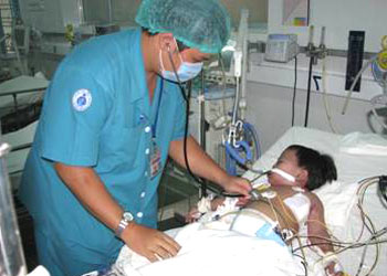 Sốc sốt xuất huyết: Đừng để con chết vì nhập viện muộn