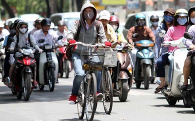 Nắng nóng khủng khiếp thiêu đốt Bắc Bộ