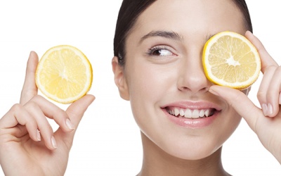 Phụ nữ 30+ ăn gì uống gì để giữ mãi nét thanh xuân? 