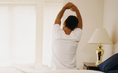 Vì sao nam giới 'chào cờ' vào sáng sớm