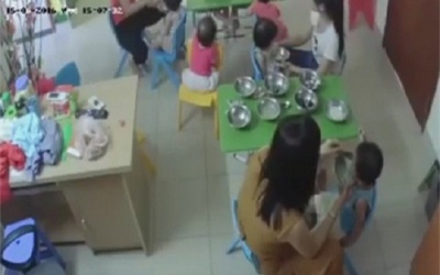 Sự thật 'giật mình' vì sao trẻ chỉ bị các cô đánh khi ăn?