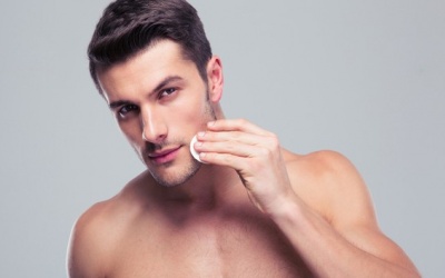 Các anh đang tự hủy hoại làn da với những sai lầm ngốc nghếch 