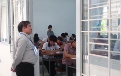 Thứ trưởng Giáo dục: 'Chỉ cần ôn thi theo sách giáo khoa là làm bài tốt'