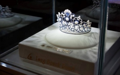 Vương miện Hoa hậu Việt Nam 2016 được đính 3.260 viên đá sapphire