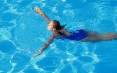 Những thực phẩm không nên ăn, uống trước khi bơi