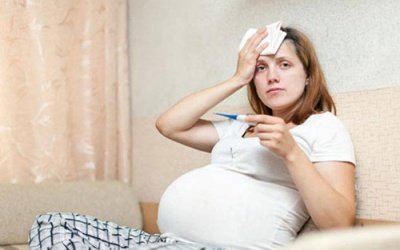Bà bầu bị sốt phải làm thế nào?