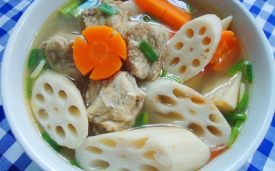 Canh củ sen nấu sườn - ngon cơm cho bé, nhẹ tay cho cho mẹ