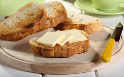 Vì sao bạn nên hạn chế ăn bơ thực vật?