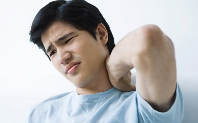 Chỉ mất 90s với 3 động tác đơn giản sẽ xoa dịu cơn đau cổ nhanh chóng