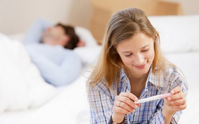 Có phải dừng uống thuốc trị mụn khi muốn có thai không?