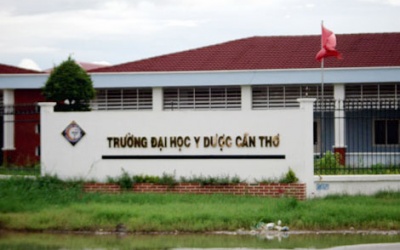 Hai thí sinh nhập viện khẩn cấp để nội soi 'gắp' thiết bị gian lận gắn trong tai