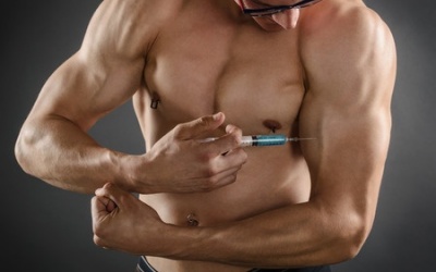 Ưu nhược điểm của liệu pháp testosterone và xu hướng sử dụng TPCN thời hiện đại