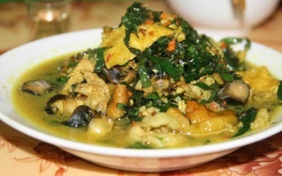 Cuối tuần đổi món với ốc om chuối đậu