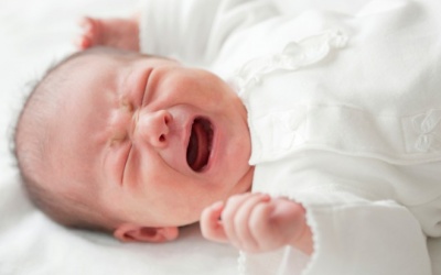 Làm gì để trẻ sơ sinh hết lo bị táo hơn?