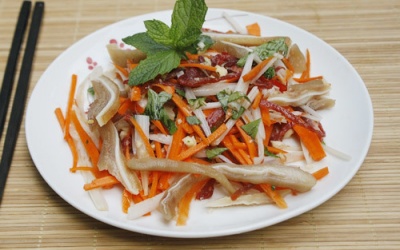 Sừn sựt, ngon mát với nộm ngó sen tai lợn